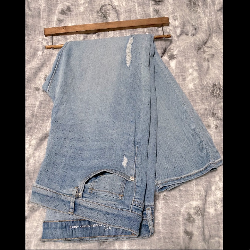 Classic Loft jeans in a light wash size 16
